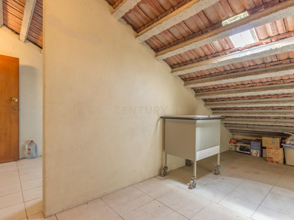 Apartamento T4 transformado em T3, na Baixa da Banheira com boa exposição solar - Image 18