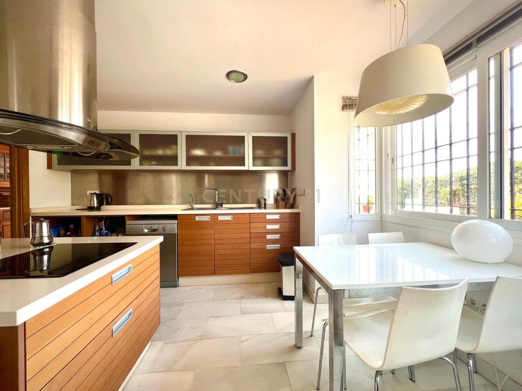 Casa con vistas al mar en primera línea – Urbanización Bahía de Estepona - Image 6