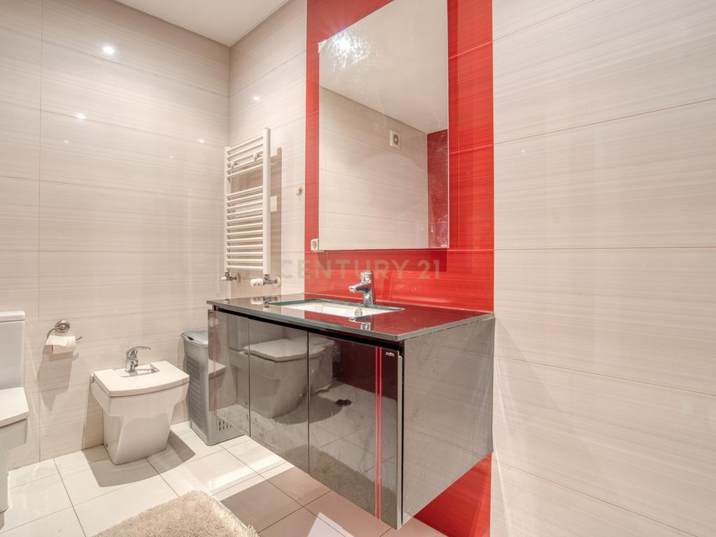 T2 com Box e Arrecadação – Ramada, Odivelas - Image 14