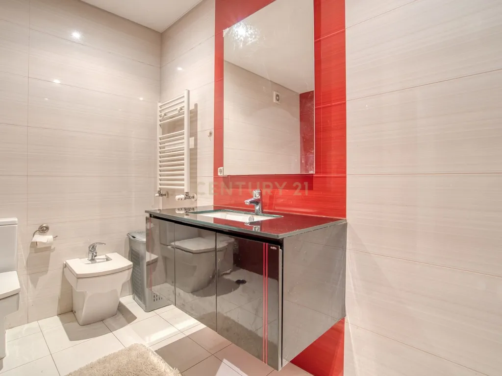 T2 com Box e Arrecadação – Ramada, Odivelas - Image 14