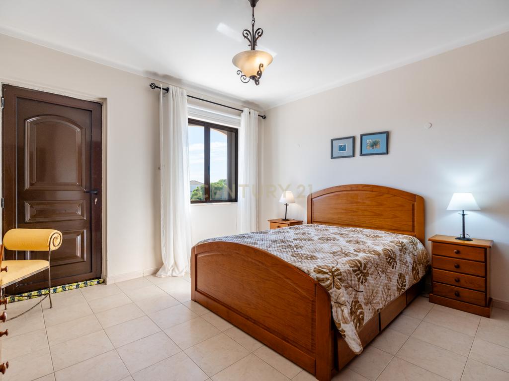 Moradia T3+1 na Fonte Santa, Quarteira - Image 18