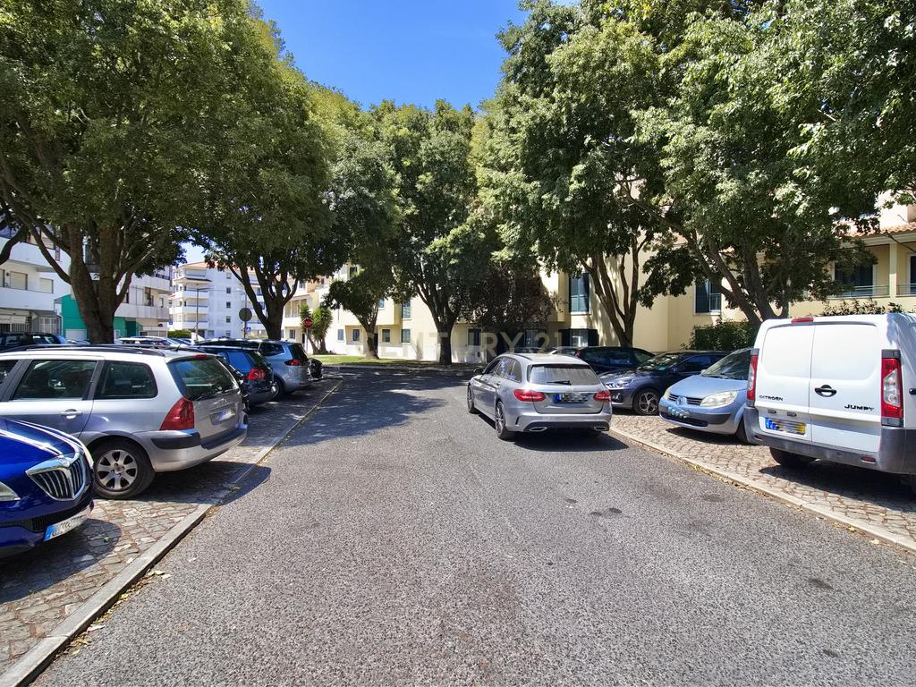 Apartamento T2 Mobilado, com Suíte, Varanda e Elevador em Caparide – São Domingos de Rana - Image 22
