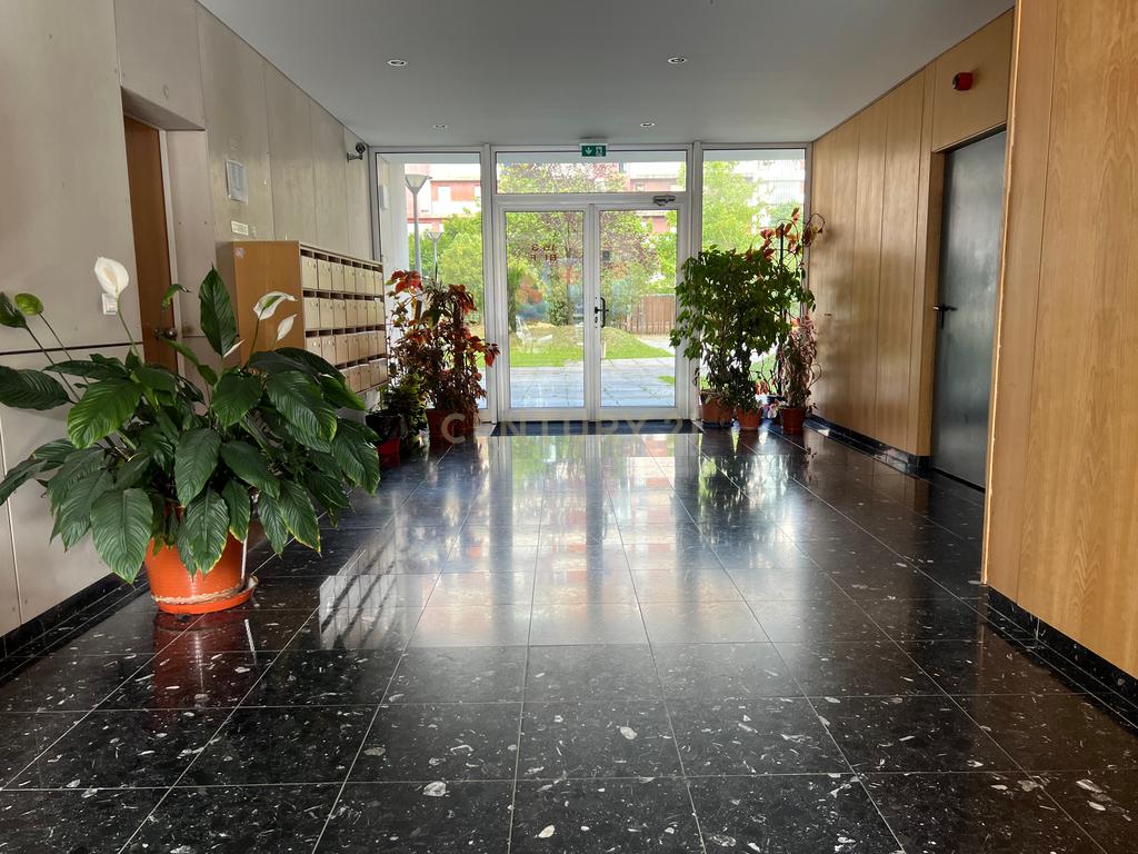 Apartamento T3 com vista desafogada e excelente luminosidade em Lumiar - Image 30