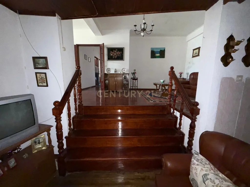 Casa T4 com Jardim e Adega em Vimioso - 53.000€ - Image 5