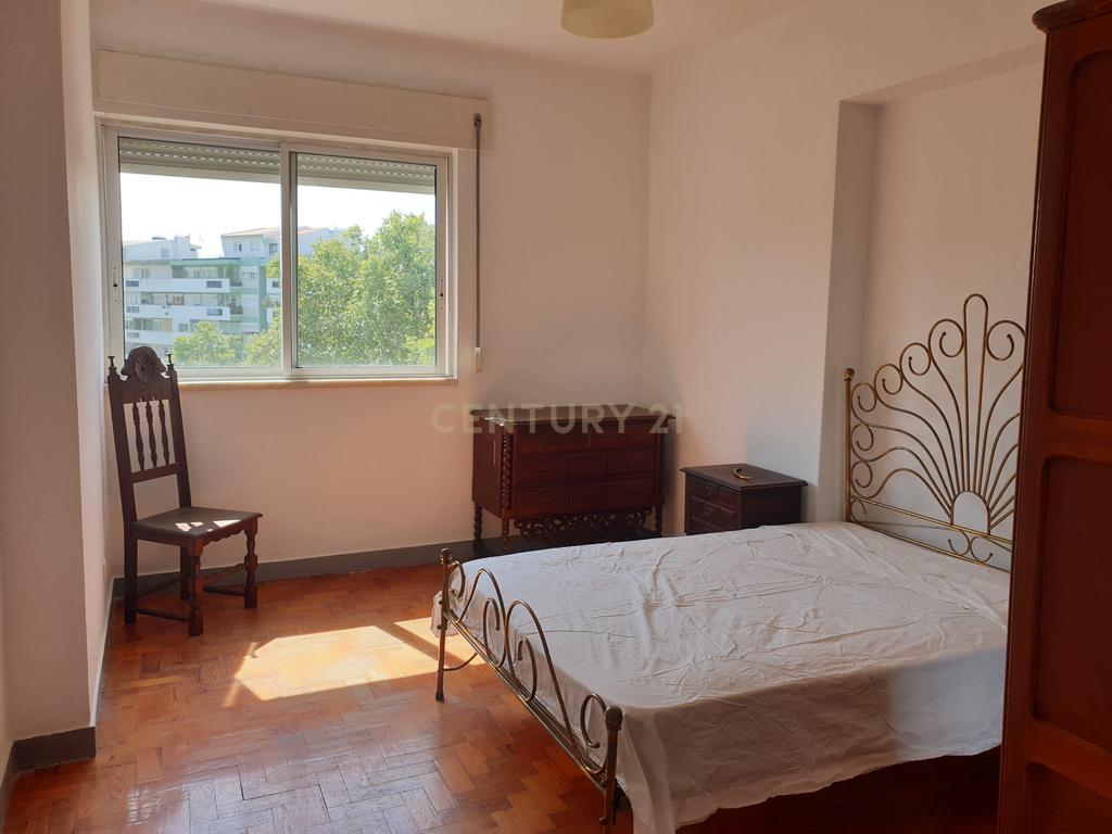 Apartamento T3 transformado em T4* para arrendamento nos Olivais-Sul, Lisboa  - Image 23