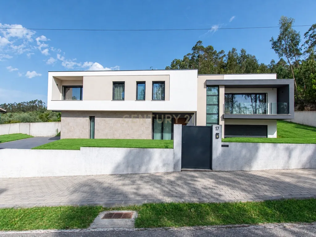 Moradia T4 semi-nova com Piscina, Garagem + Parcela de Terreno Rústico e Vista Serra | Salgueiro, Pombal - Image 53