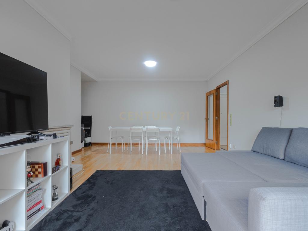 Excelente Apartamento T2 na Travessa das Condominhas - Image 14