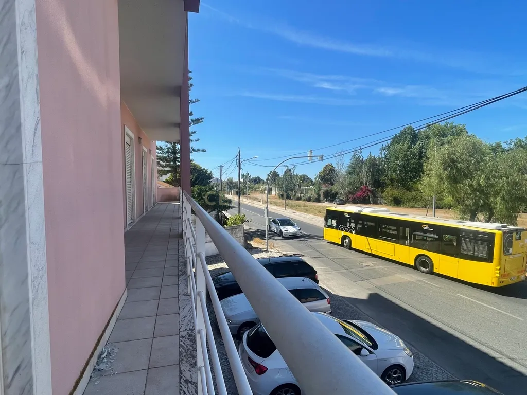 Apartamento T3, com Varandas e 3 Lugares de estacionamento, no Pinhal Novo - Image 23