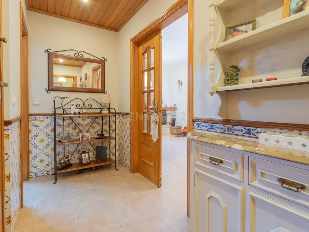 Apartamento T2 na Quinta do Anjo, Setúbal,  com Estacionamento e Piscina Comum - Image 3