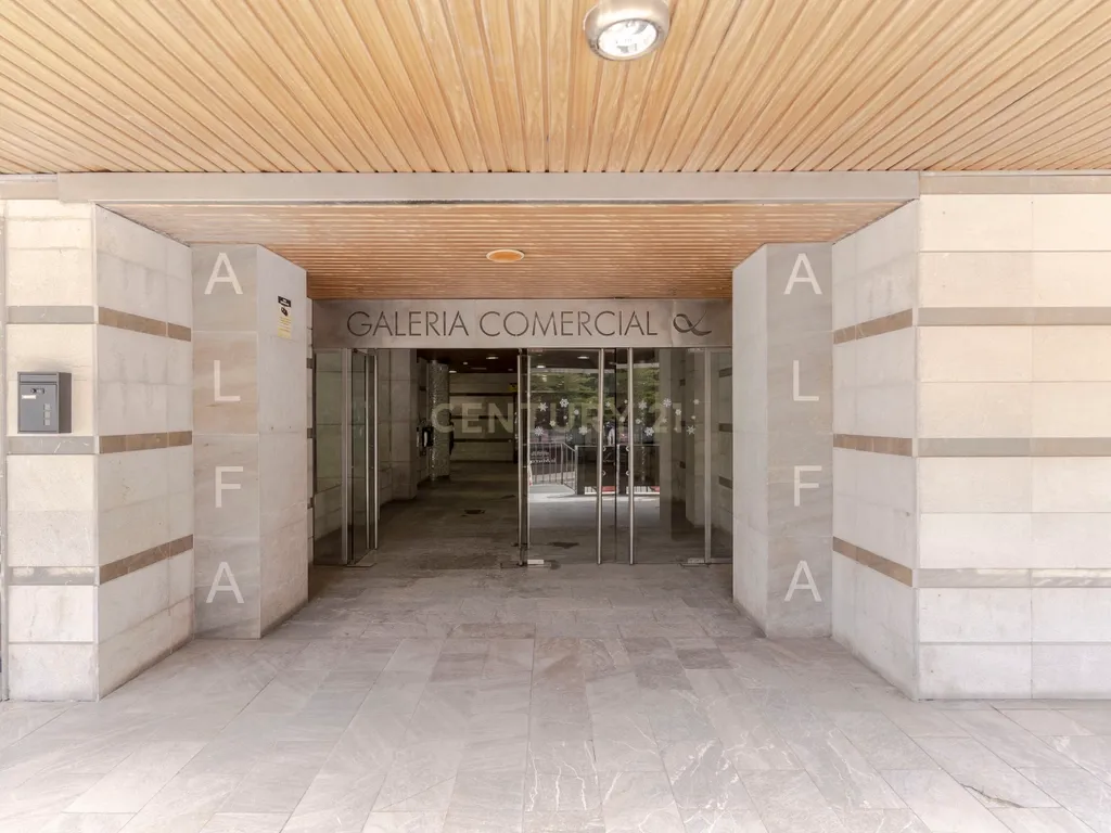 Loja Comercial em Monachil, Granada - Oportunidade Única - Image 4
