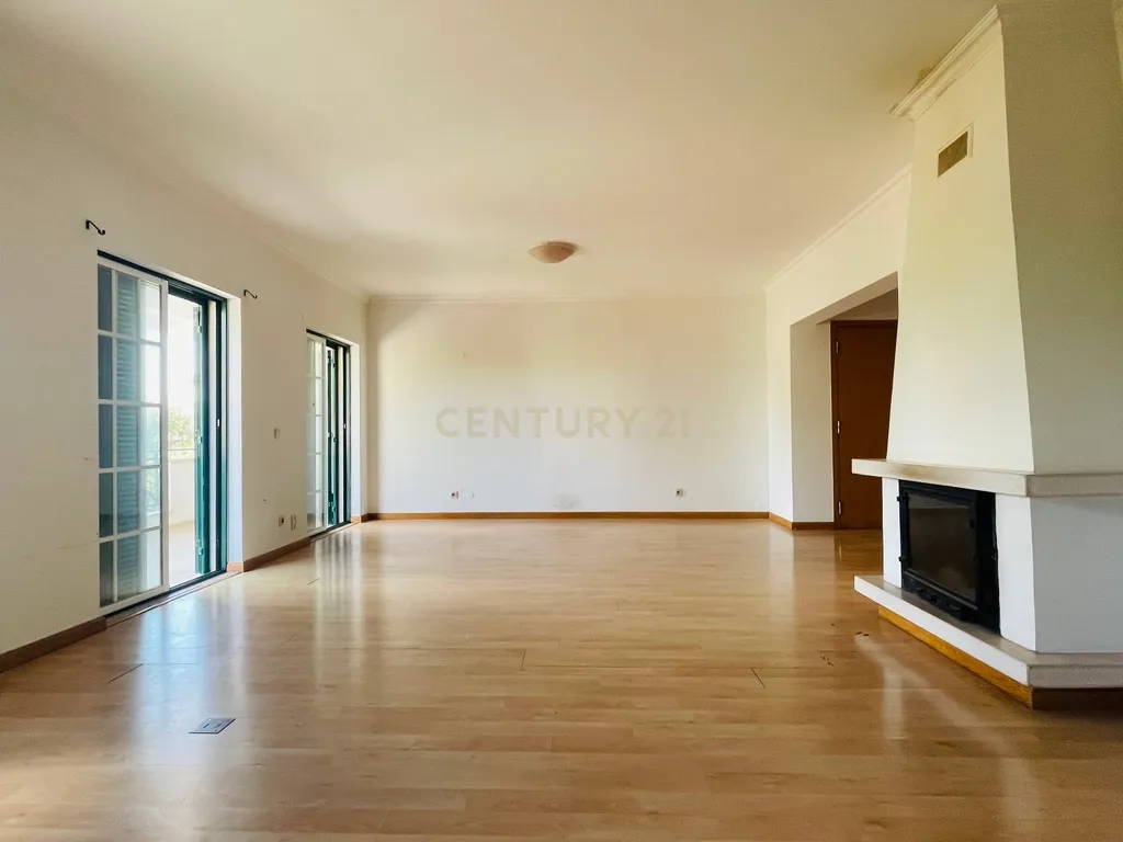 Apartamento T2, com Duas Varandas e Arrecadação, em Aires, Palmela - Image 3