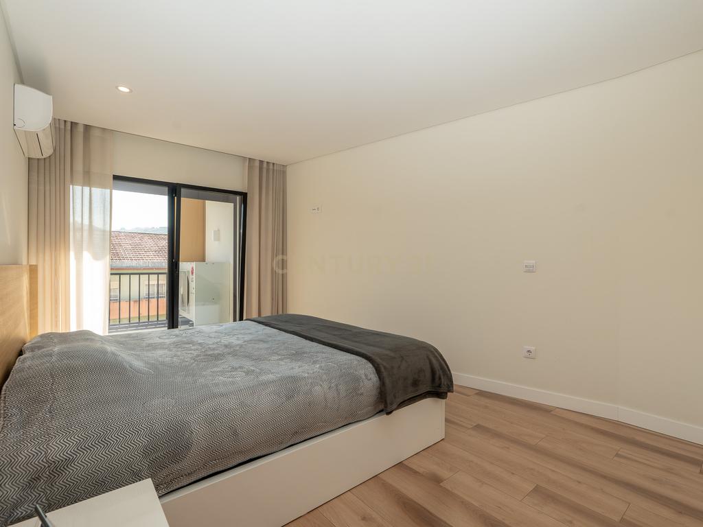 Apartamento T3+1 duplex, com terraço e estacionamento, no centro da cidade de Torres Vedras - Image 25