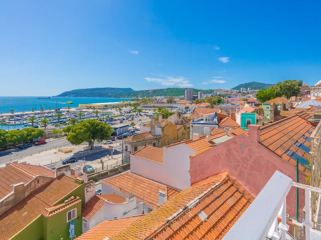 Apartamento com charme em Setúbal com uma vista soberba para o rio e terraço - Image 2
