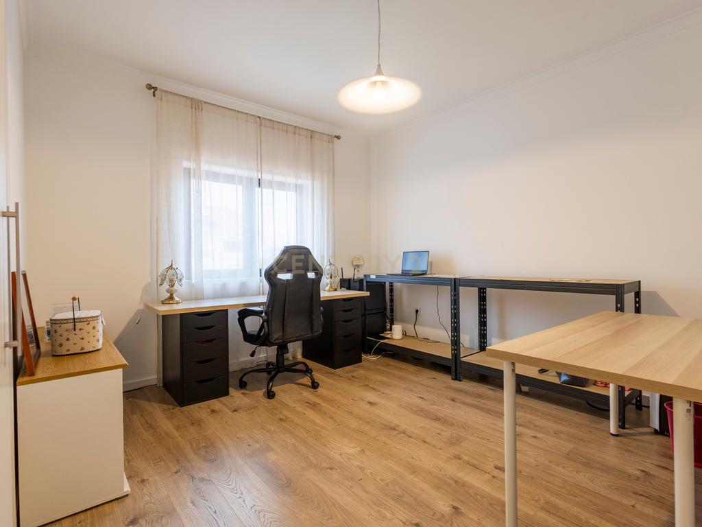 Moradia de Sonho na Charneca da Caparica – Elegância, Conforto e Localização Privilegiada - Image 33