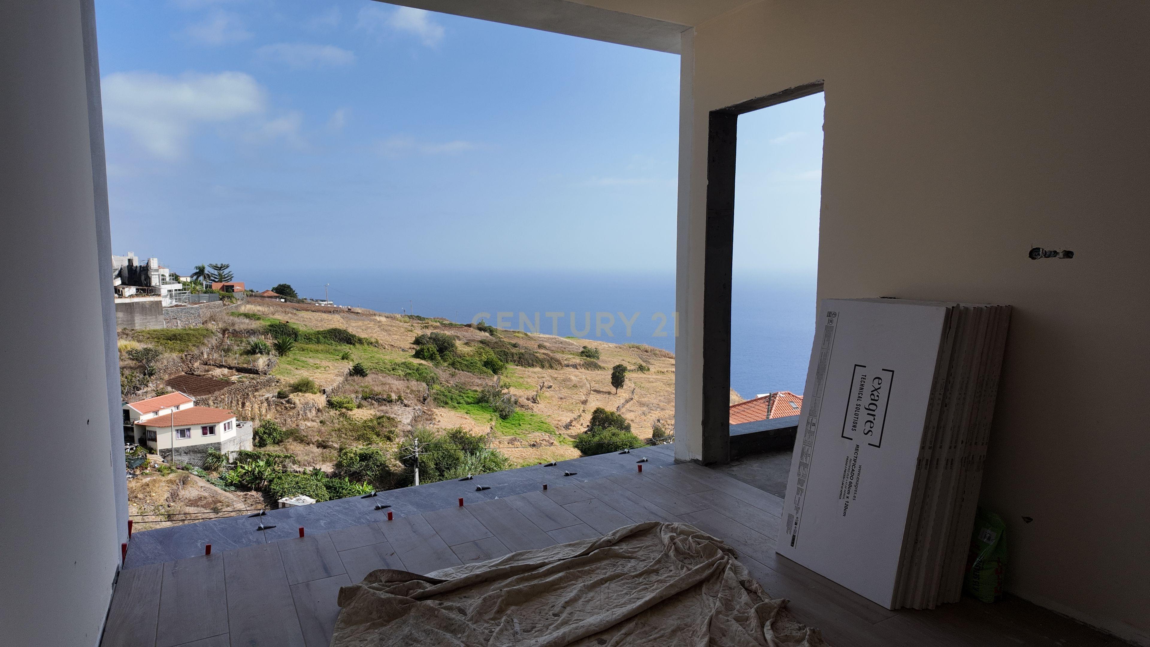 Fotografia 10 de Moradia Contemporanêa - T3 - Estreito da Calheta