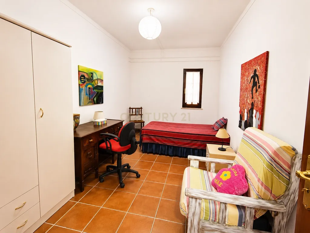 Oportunidade Única! Elegante Moradia + Apartamento T2 + Espaço + Funcionalidade = Qualidade de Vida. - Image 55