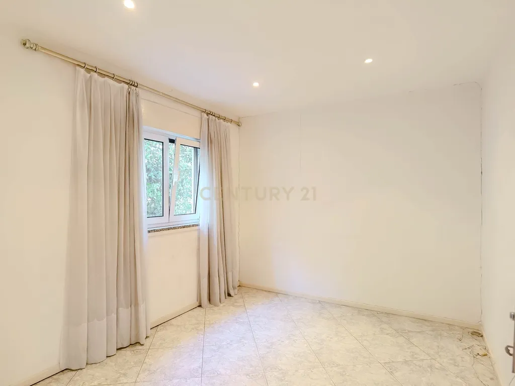 Casa T3 em Gondomar com Vista e Grande Potencial de Recuperação - Image 17