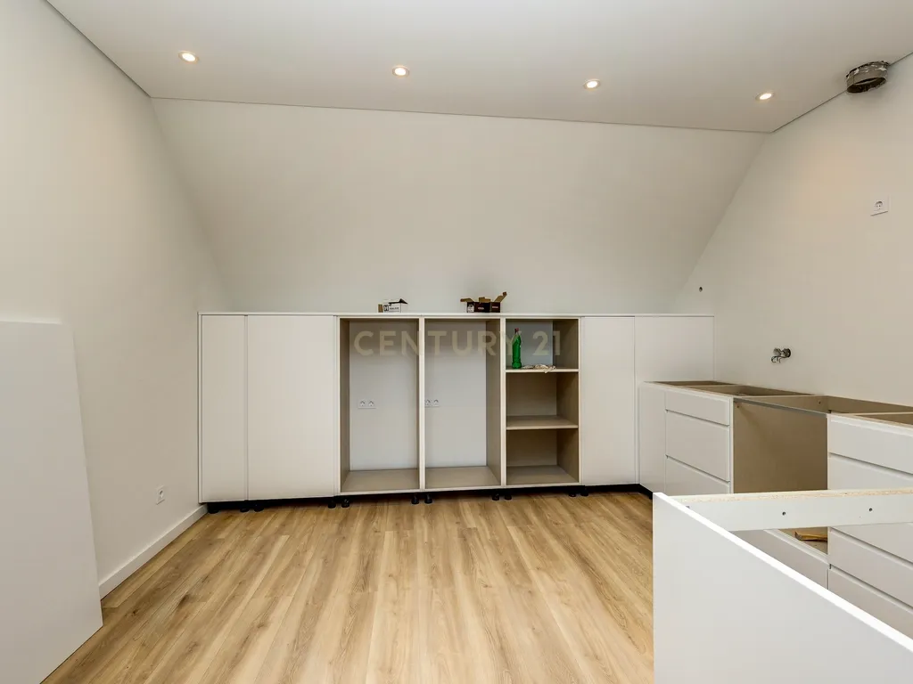 Viva o privilégio do Tejo: T3 Duplex exclusivo no coração de Santa Iria de Azóia! - Image 29