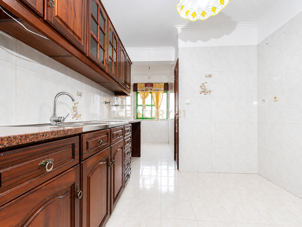 Apartamento T3 com Parqueamento e Arrecadação | Rio de Mouro - Image 16