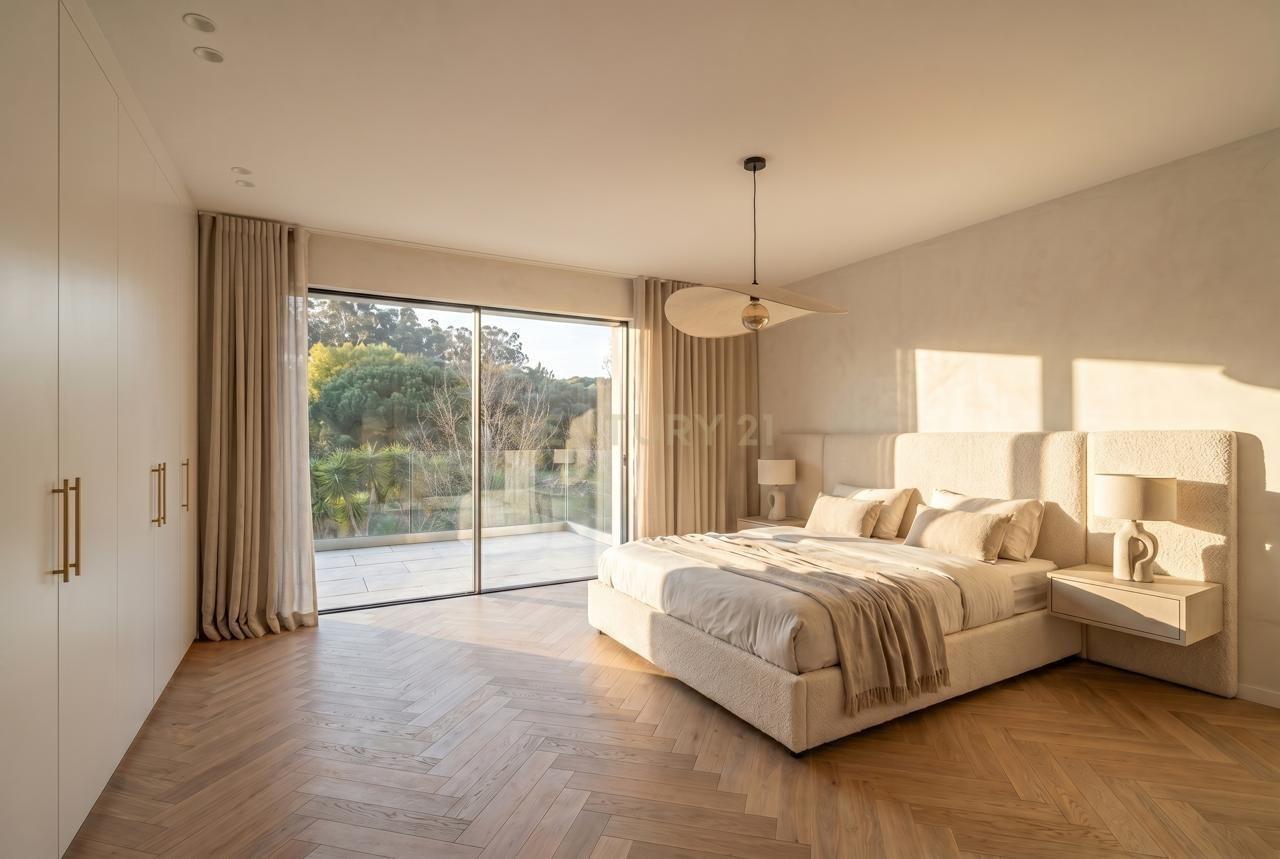 Fotografia 11 de Moradia T5 - Cascais | Arquitetura de Vanguarda, Conforto Absoluto e Eficiência de Excelência