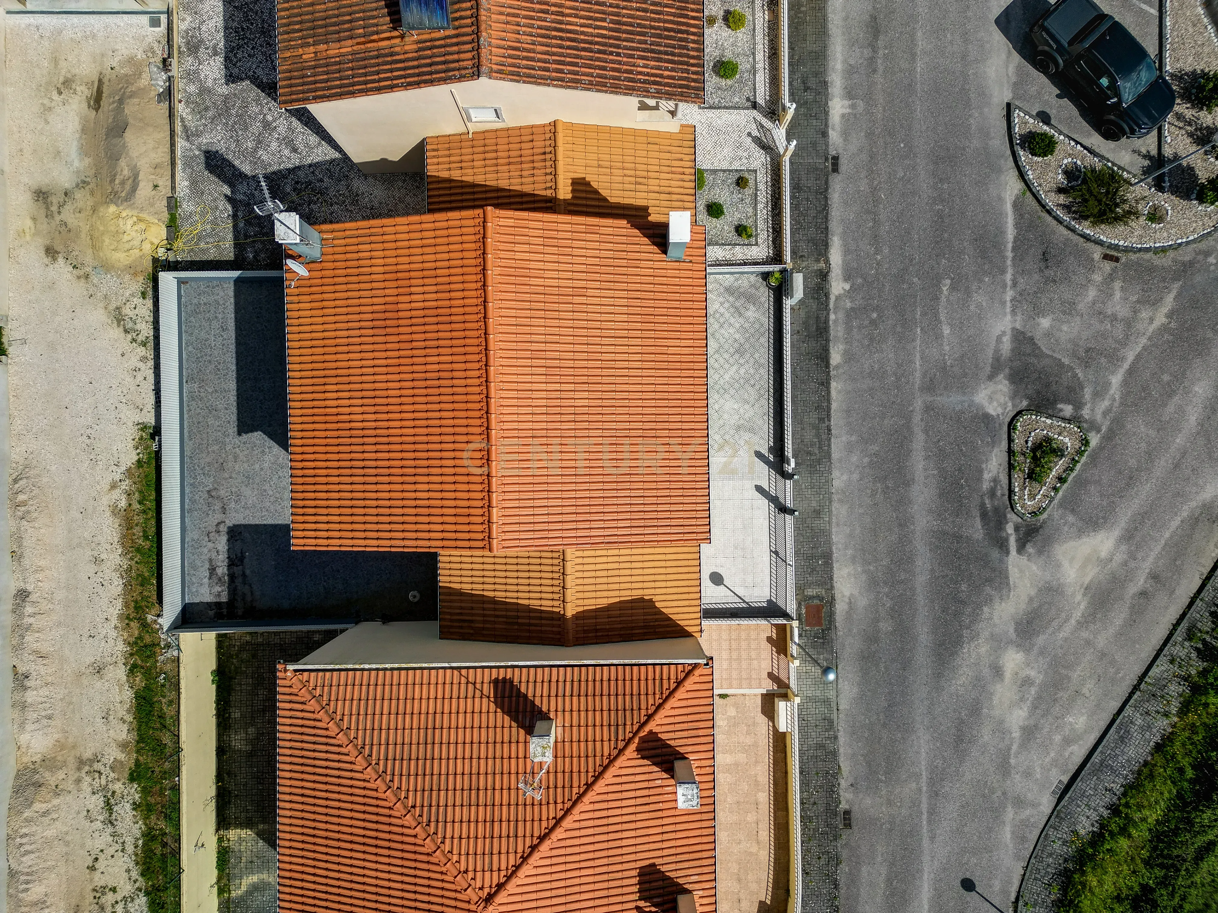 Casa Moderna em Vila de Rei com 4 Quartos e Segurança Avançada - Image 56
