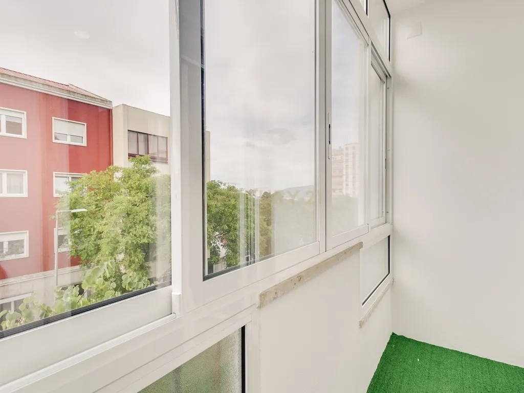 Apartamento T2 Remodelado na Prestigiada Avenida Jaime Cortesão em Setúbal – Próximo da Zona Ribeirinha - Image 11