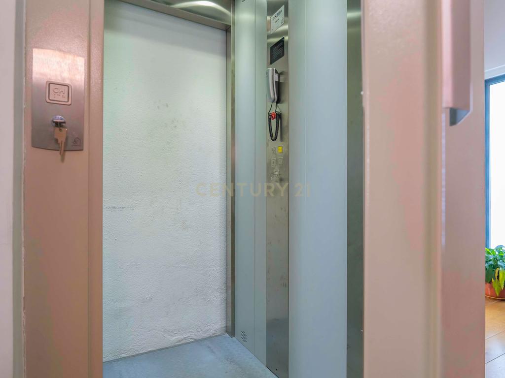 Moradia T5 Isolada, com Dois Pisos, Elevador e Terraço, com 800m2 de Terreno , na Quinta do Anjo, Palmela - Image 26