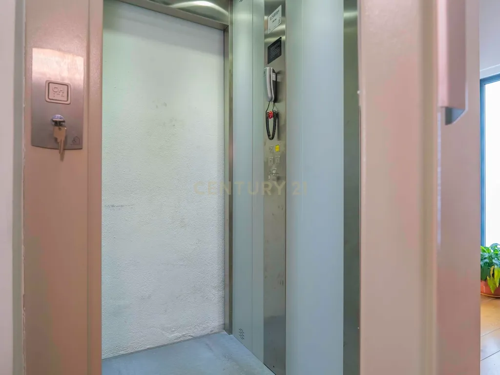 Moradia T5 Isolada, com Dois Pisos, Elevador e Terraço, com 800m2 de Terreno , na Quinta do Anjo, Palmela - Image 26