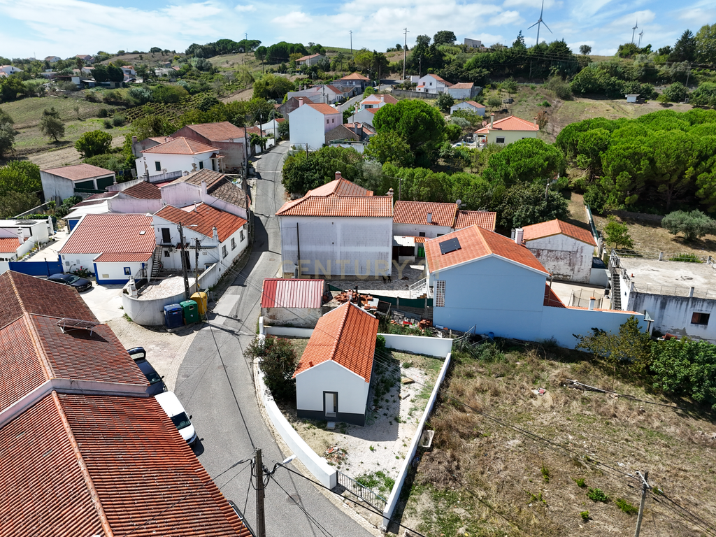 Moradia T1 Térrea Renovada com Espaço Exterior - Image 16