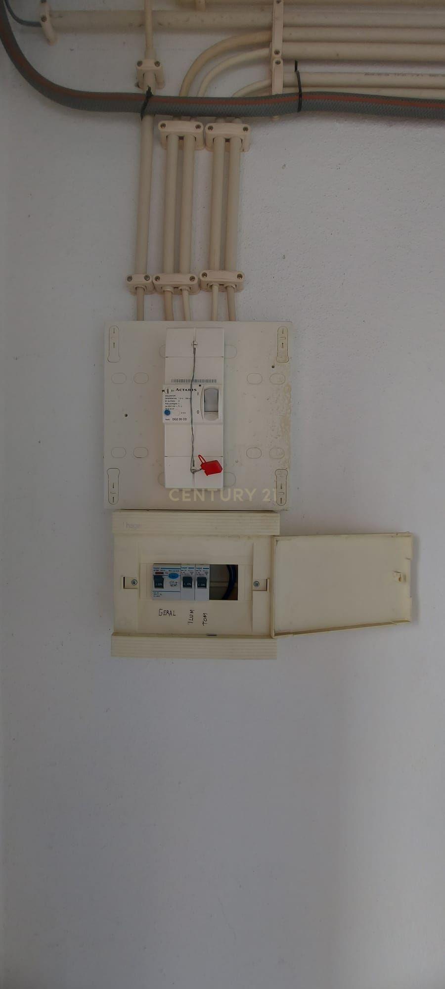 Garagem para arrendamento em Setúbal, Perto do Centro da Cidade - Image 5