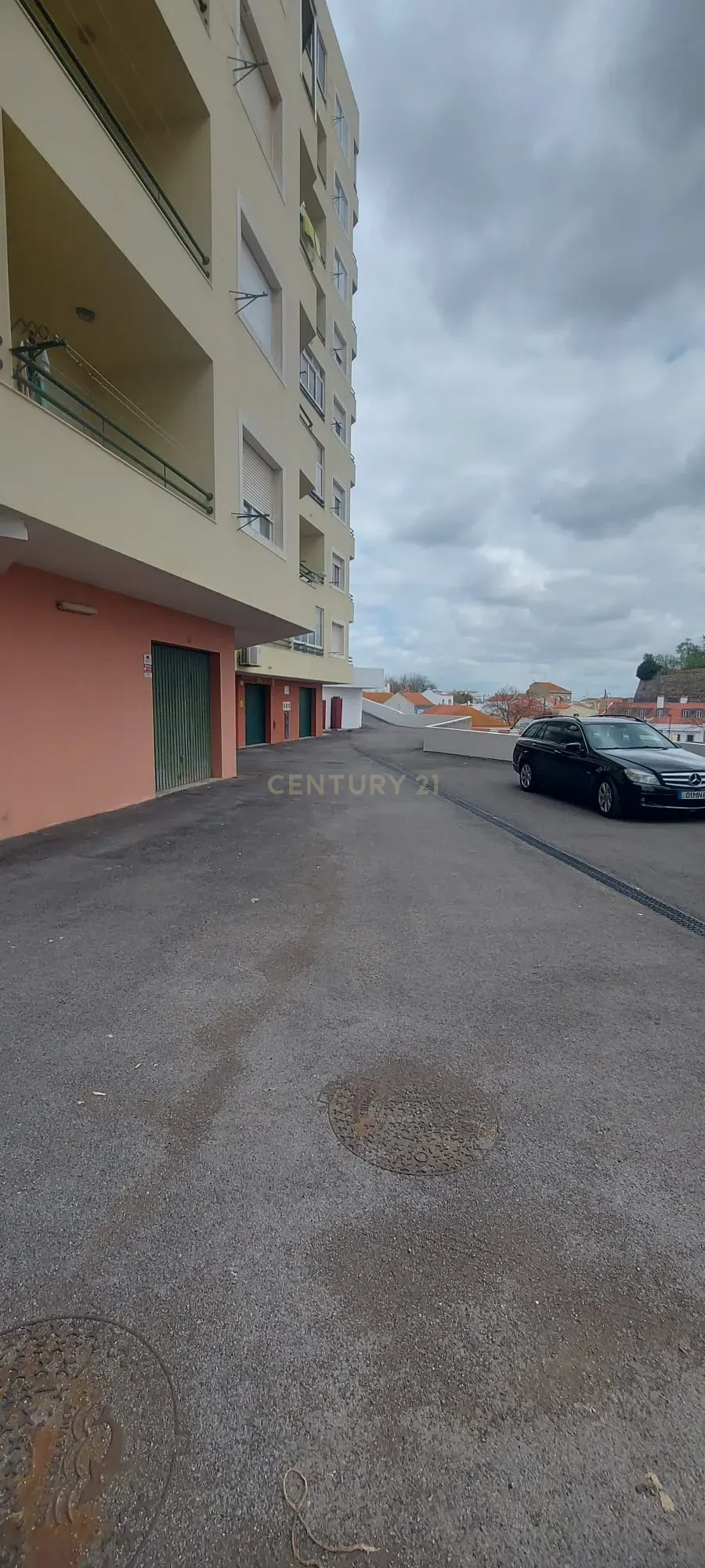 Garagem para arrendamento em Setúbal, Perto do Centro da Cidade - Image 9