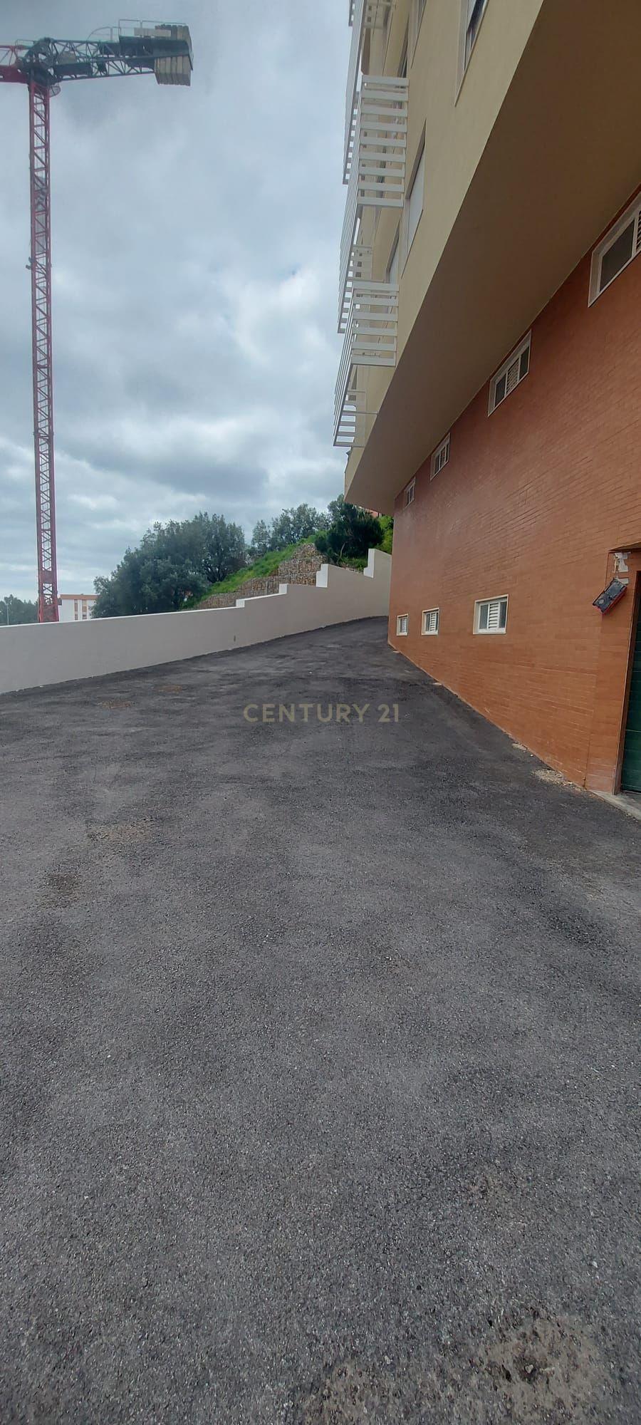 Garagem para arrendamento em Setúbal, Perto do Centro da Cidade - Image 10