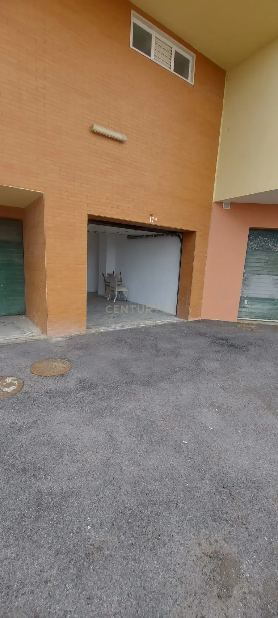 Garagem para arrendamento em Setúbal, Perto do Centro da Cidade - Image 3