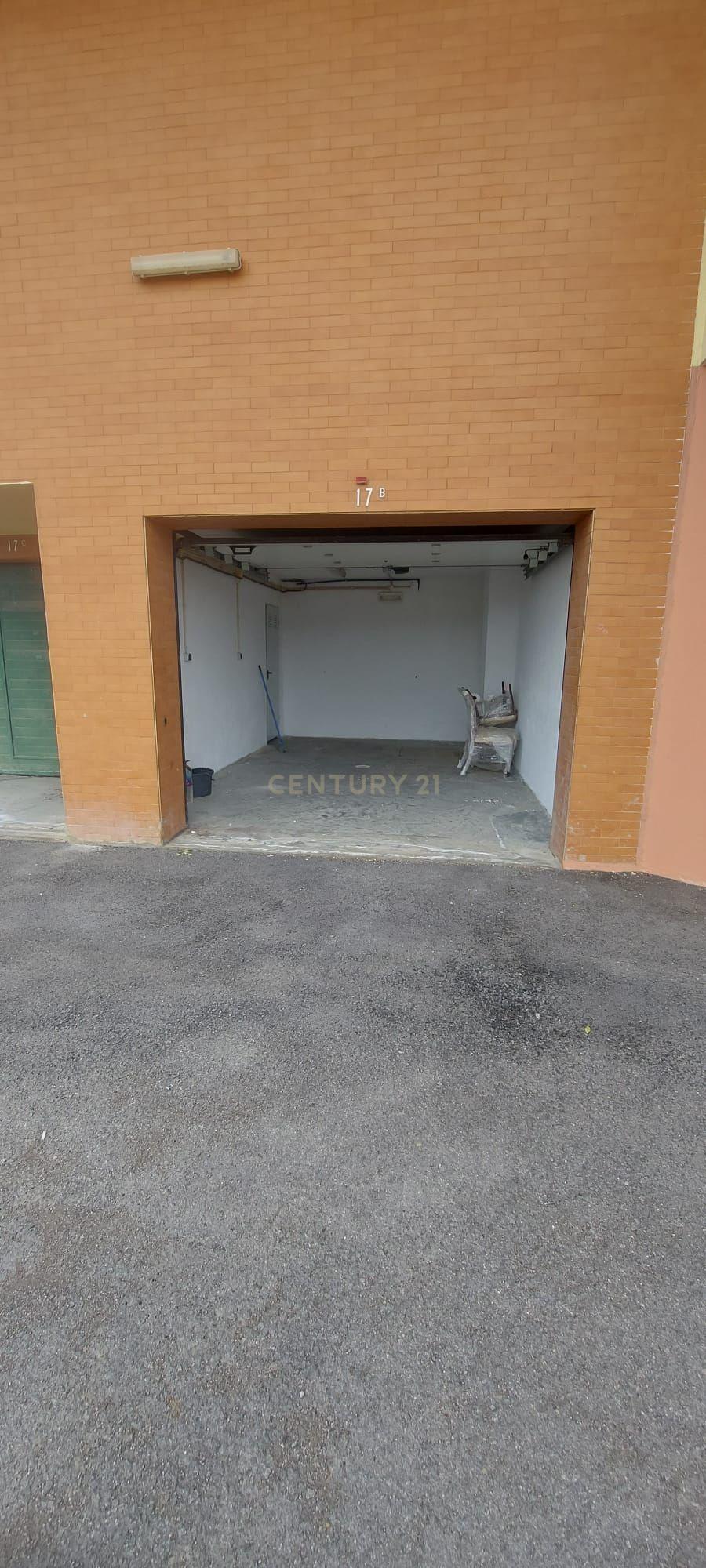 Garagem para arrendamento em Setúbal, Perto do Centro da Cidade - Image 2