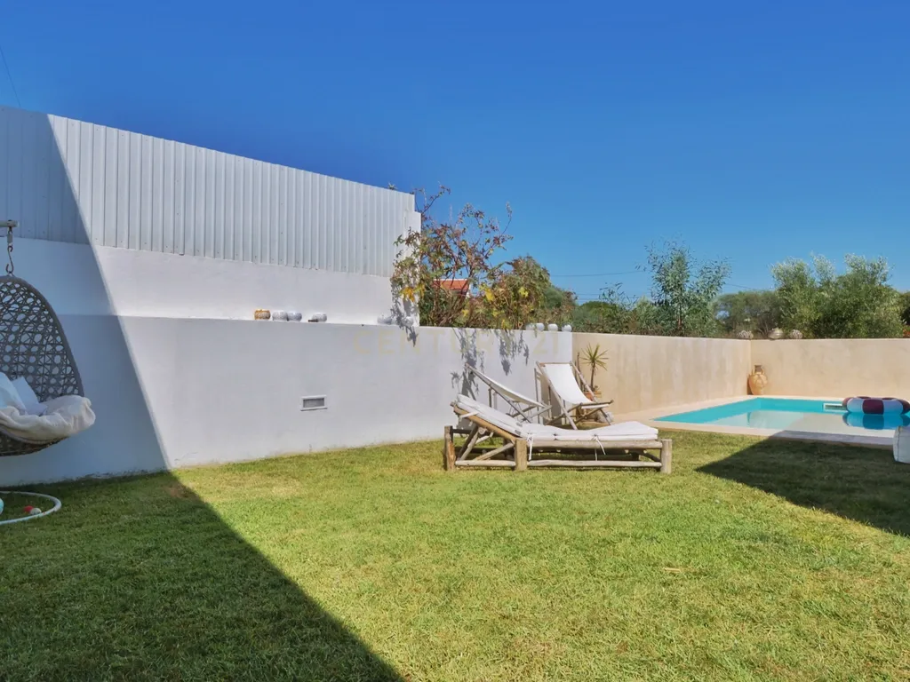 Moradia Banda Térrea T4 com Piscina | Charneca da Caparica | Almada - Image 4