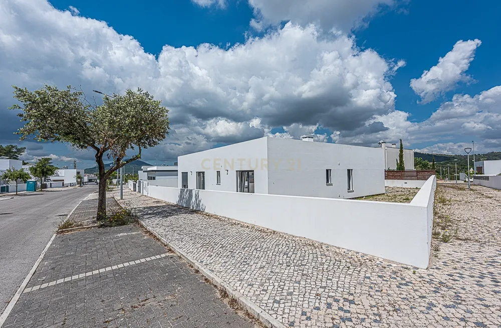 Moradia Isolada em Setúbal - MORADIA NOVA A ESTREAR - Image 7