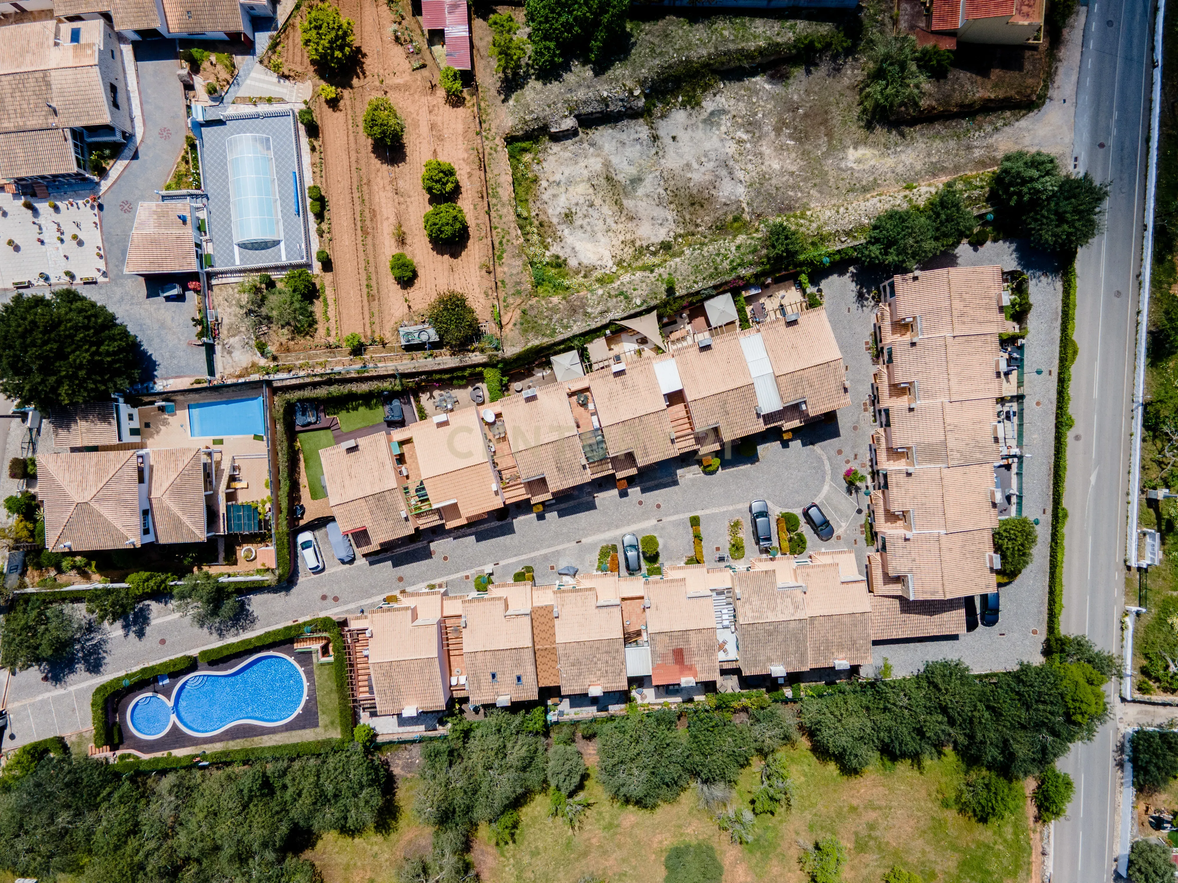 Moradia T3+3 com garagem privada e piscina comum em condomínio privado - Image 33