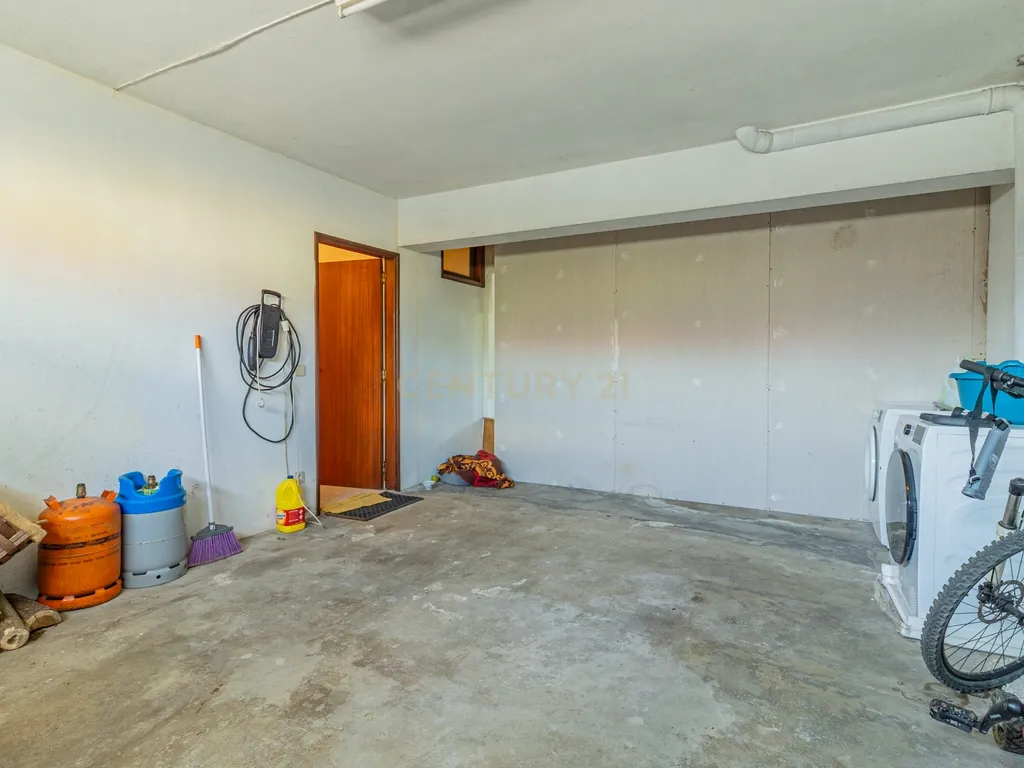 Moradia T3 + T2 em Amares com Jardim e Garagem - Image 33