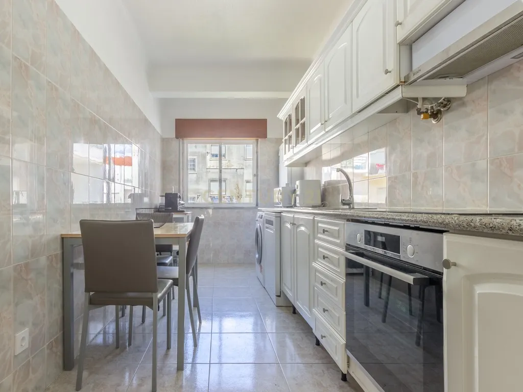 Apartamento T2, localizado na Quinta do Conde - Image 3