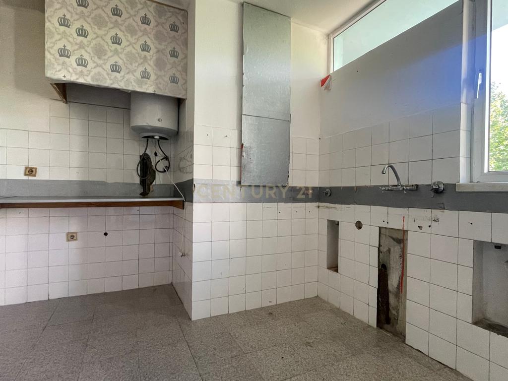 Apartamento T2 para Reabilitar, em São Sebastião, em Setúbal - Image 6