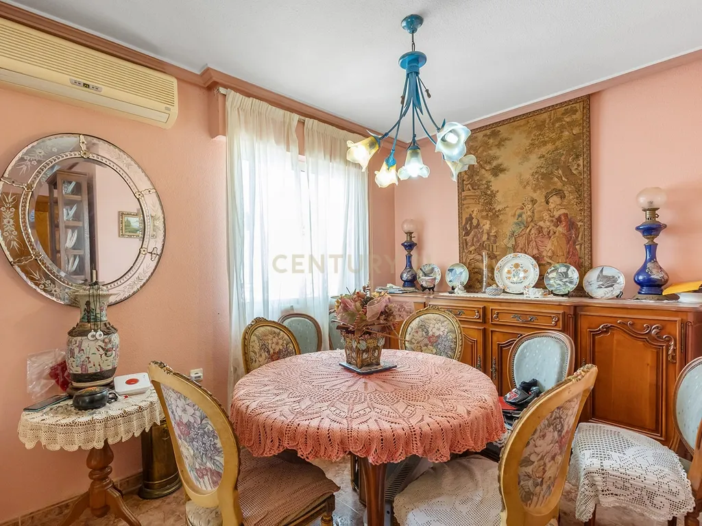 Chalet em Torrevieja, Alicante — Oportunidade de Investimento - Image 17