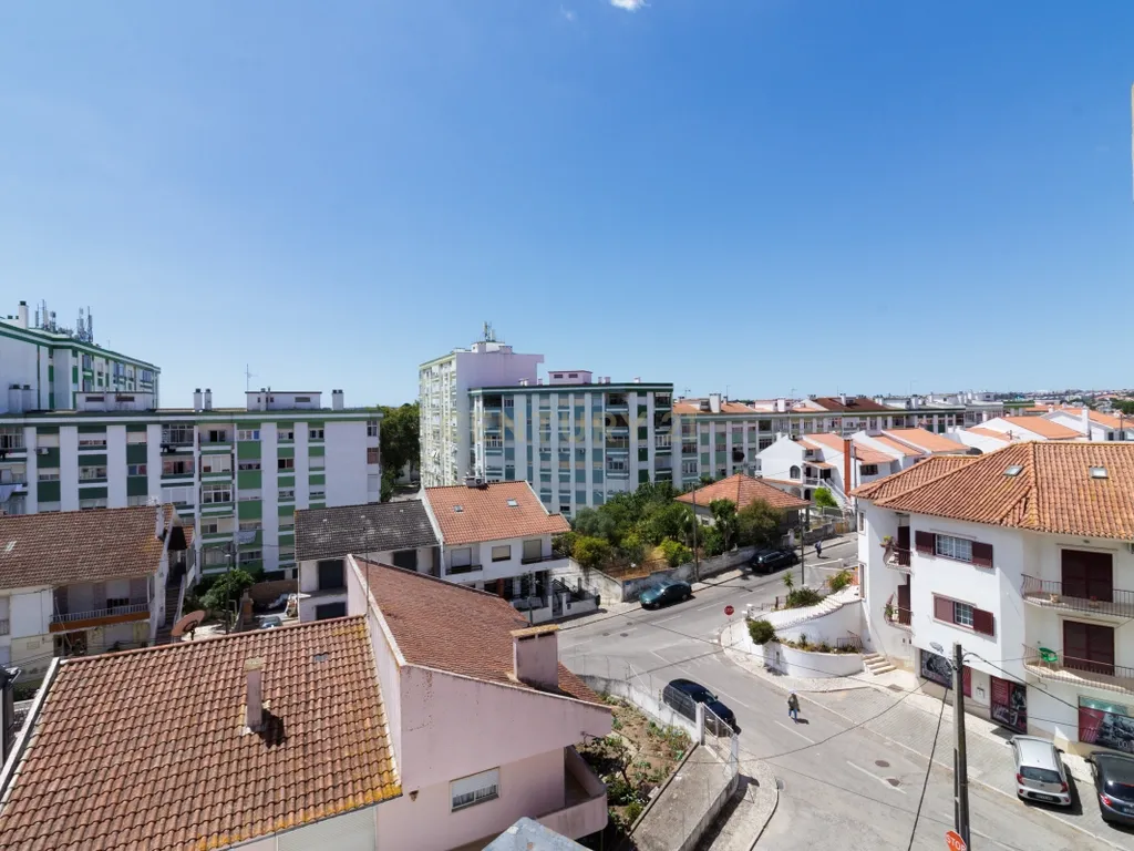 Apartamento T3 em Corroios com Varanda - Image 20