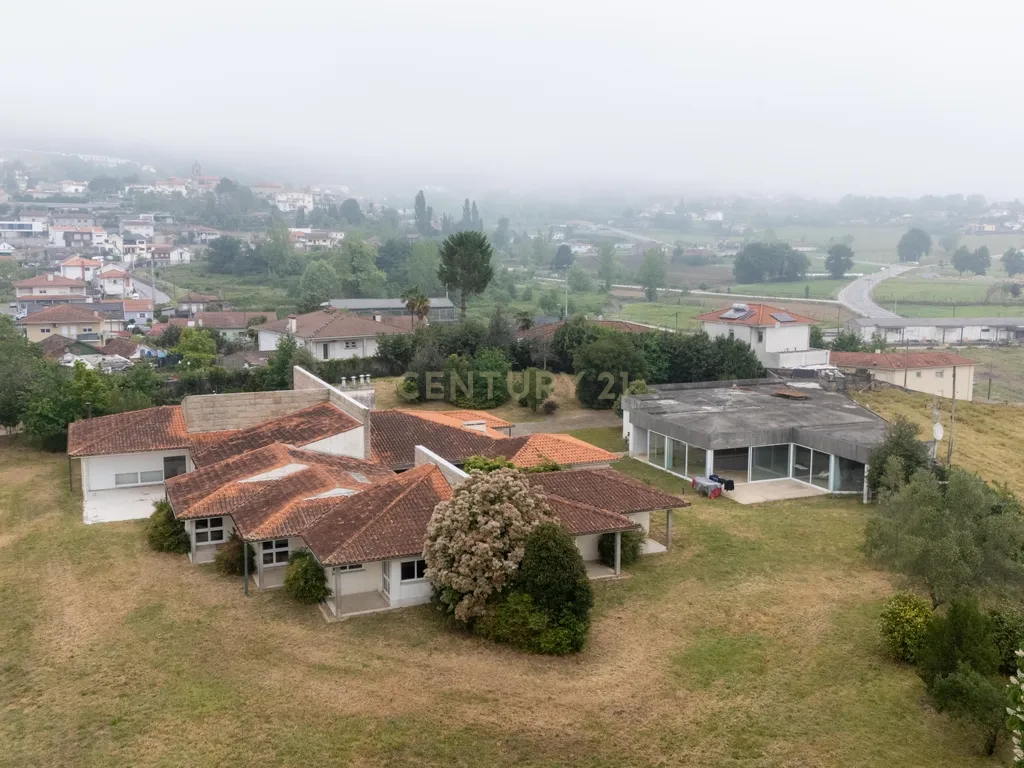 Moradia em vizela com 6 quartos e elevado potencial de investimento - Image 41