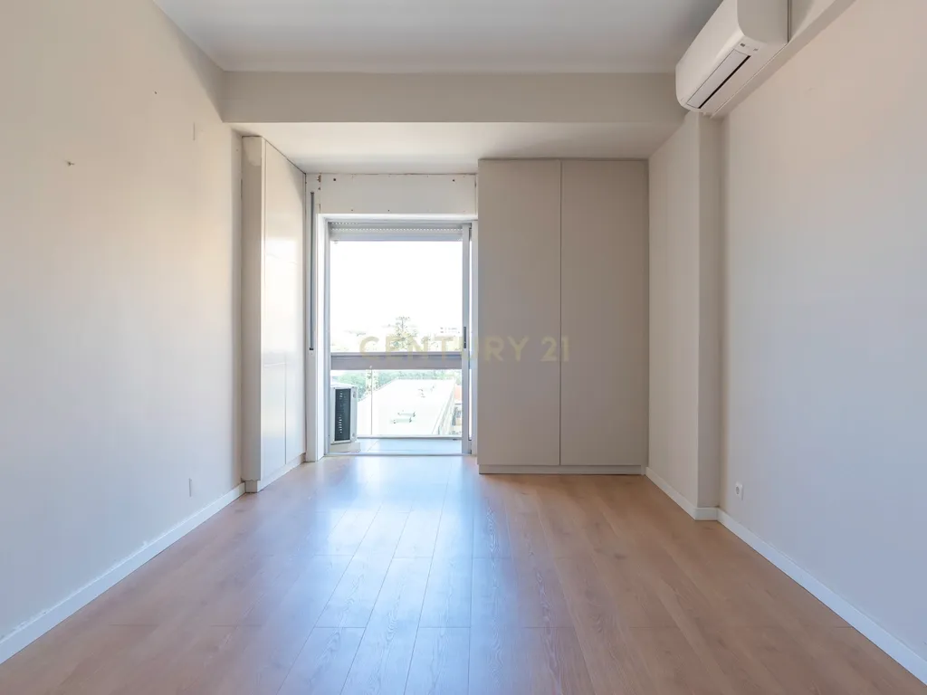 Apartamento T3 com Vista Mar em Oeiras - Image 50