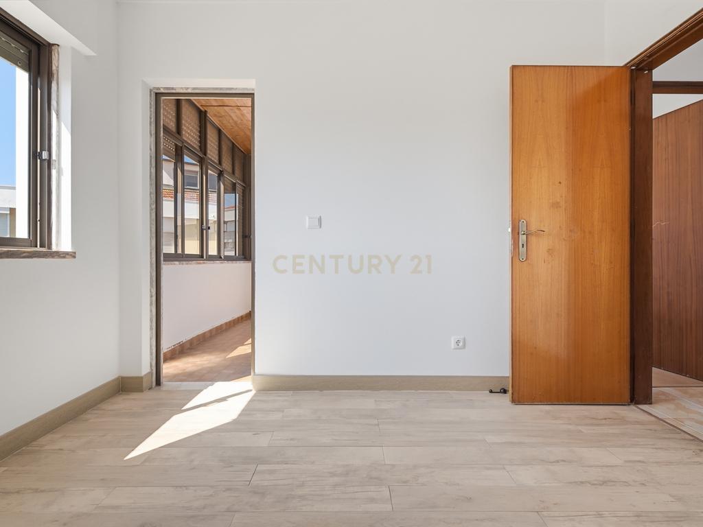 Apartamento T4 para arrendamento - 1800€ - Image 6