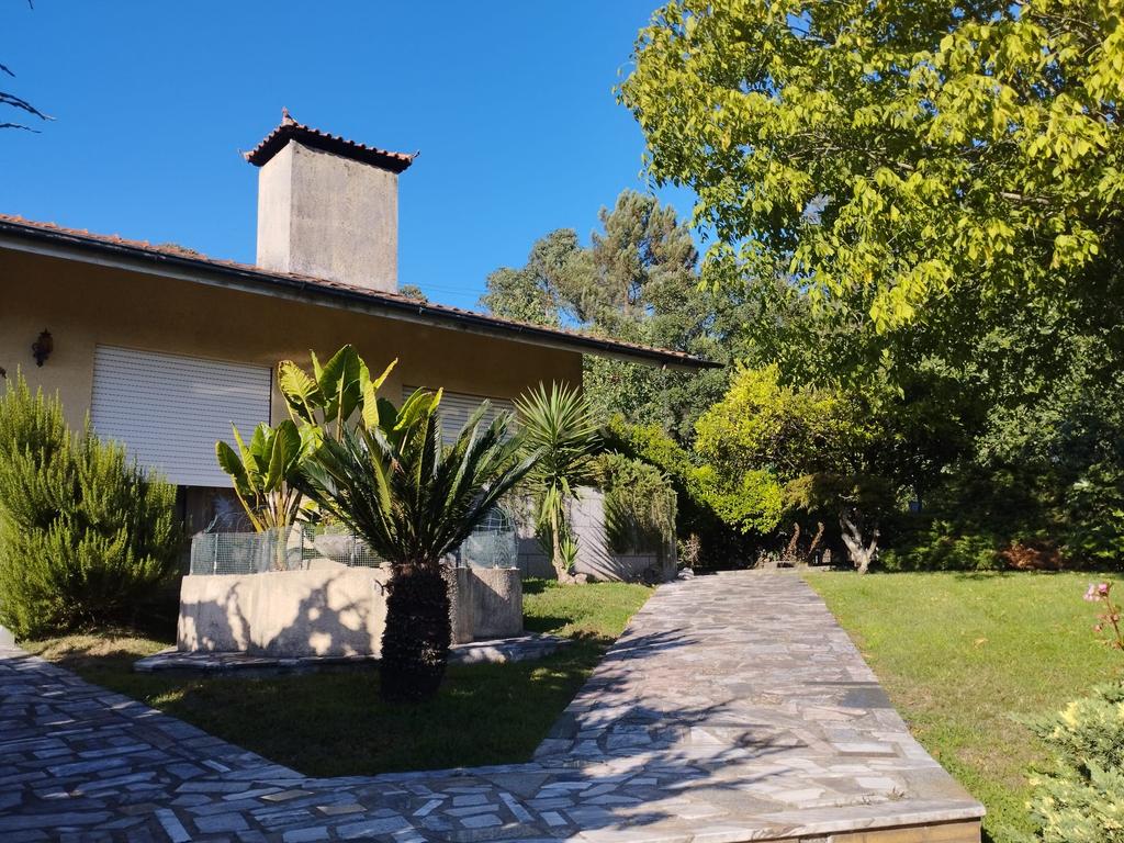 Grande moradia térrea, em Santo Tirso com área de lazer, anexo, jardim e terreno agrícola, Porto - Image 16