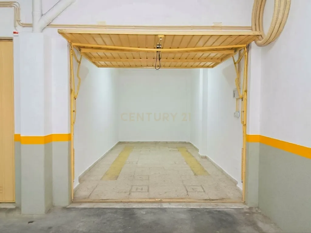 Apartamento T3 com Excelentes Áreas e Garagem na Urbanização Moinho do Guizo – Mina de Água, Amadora - Image 29