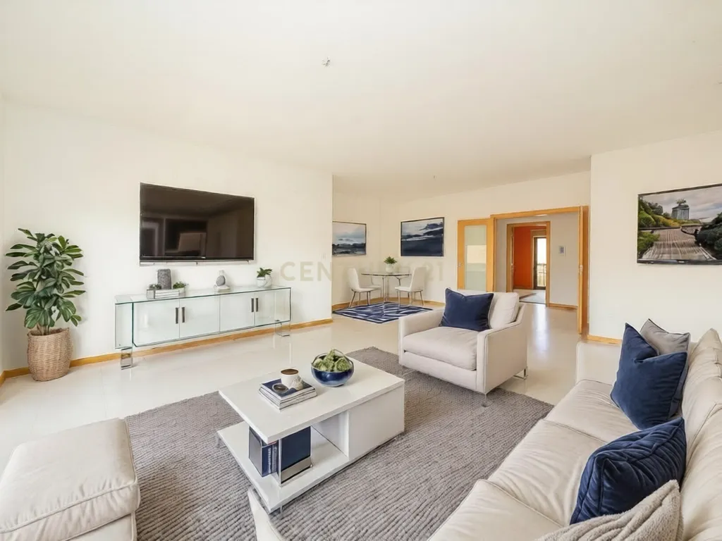 Apartamento T3 com Duas Varandas e Dois Lugares de Estacionamento, na Vila Serena, Pinhal Novo - Image 3