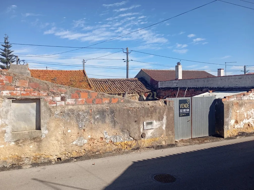 Dois prédios urbanos contíguos com elevado potencial de reabilitação - Image 12