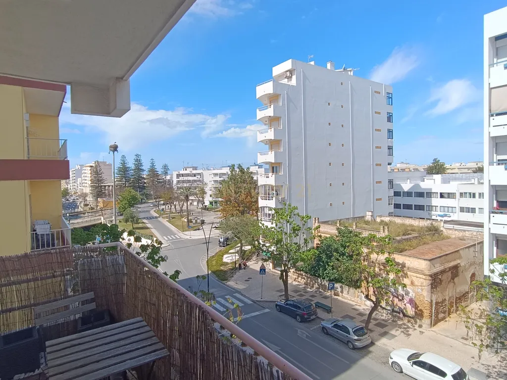 Moderno Apartamento T4 no centro de Olhão - Image 13